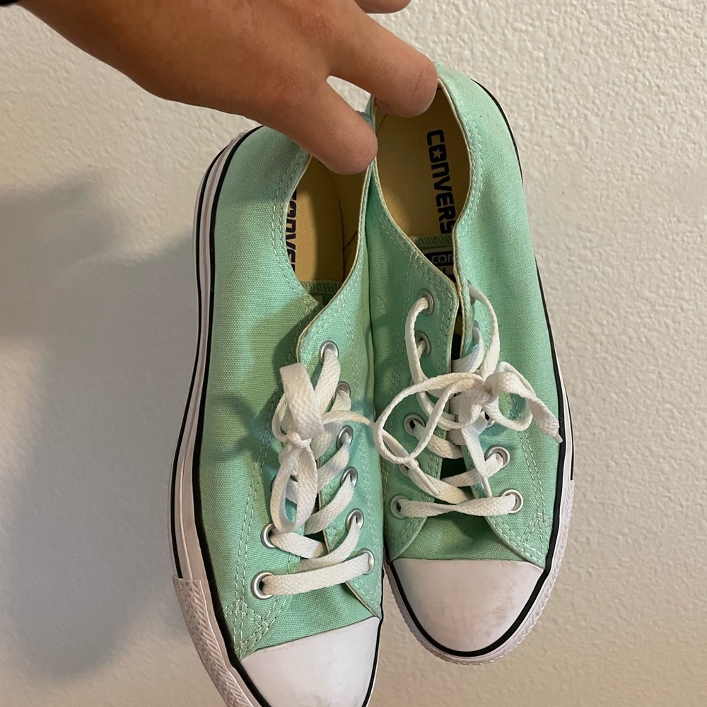 Low Top Converse Sneakers Women 9 Men 7.5